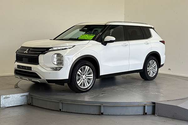 2023 Mitsubishi Outlander LS ZM