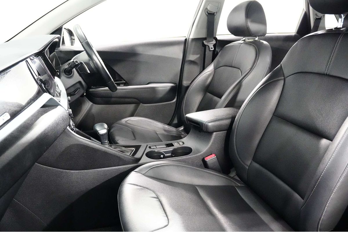 2022 Kia Niro Hybrid Sport DE