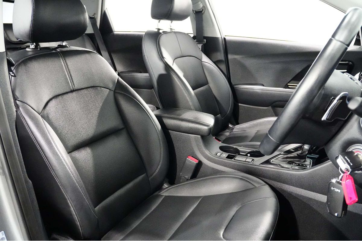 2022 Kia Niro Hybrid Sport DE