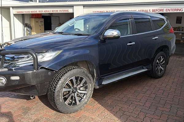 2019 Mitsubishi Pajero Sport GLS QE thumb-5