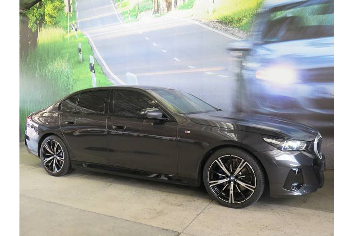 2024 BMW 520I M SPORT G60