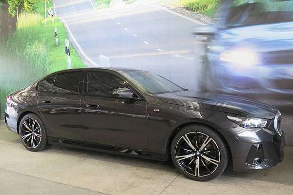 2024 BMW 520I M SPORT G60
