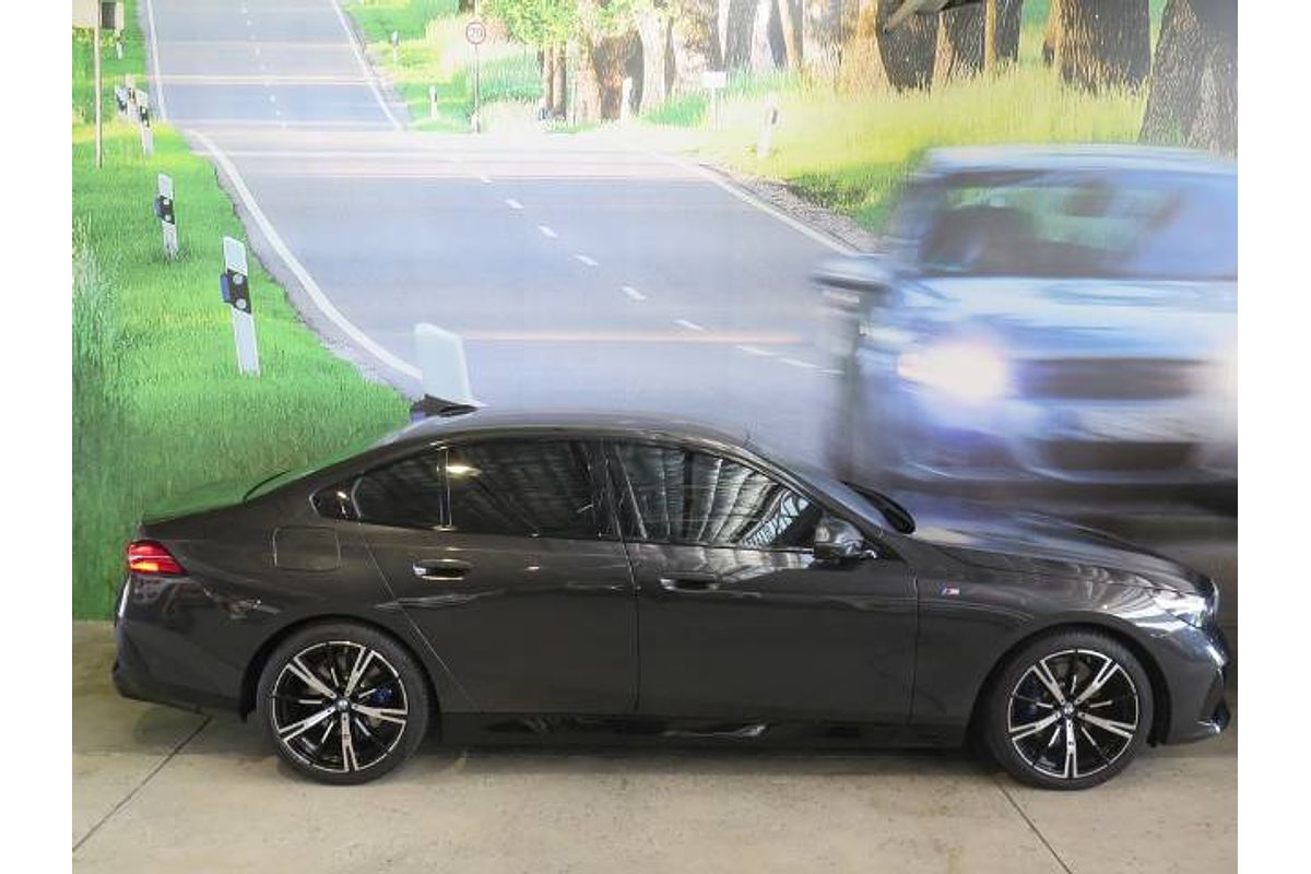 2024 BMW 520I M SPORT G60