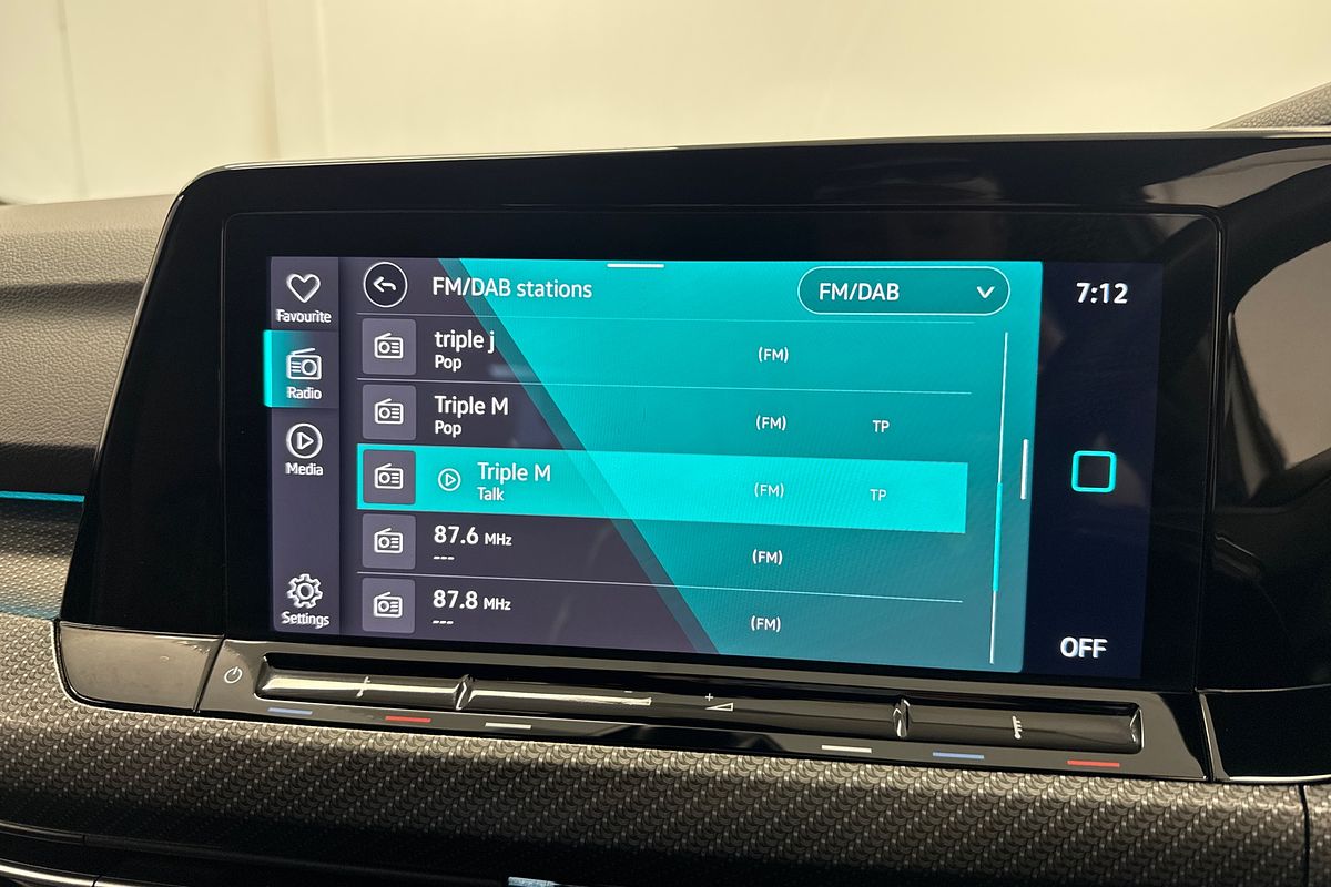 2023 Volkswagen Golf 110TSI R-Line 8