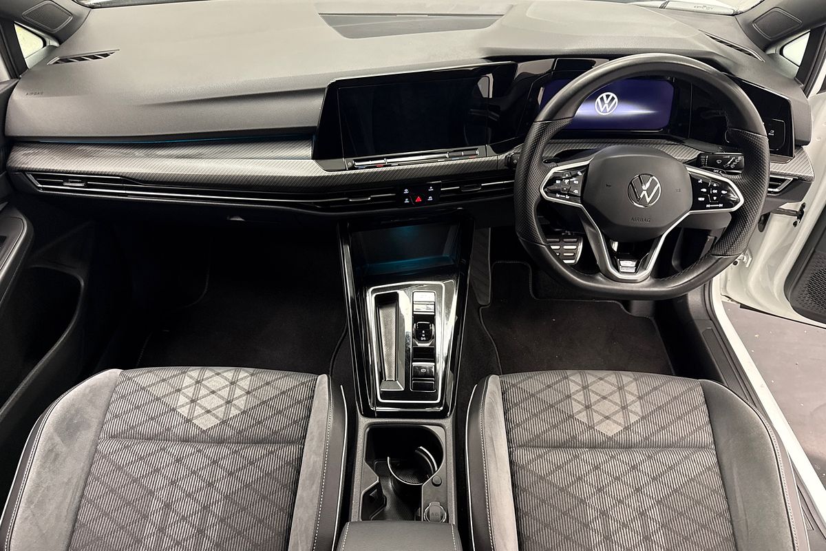 2023 Volkswagen Golf 110TSI R-Line 8