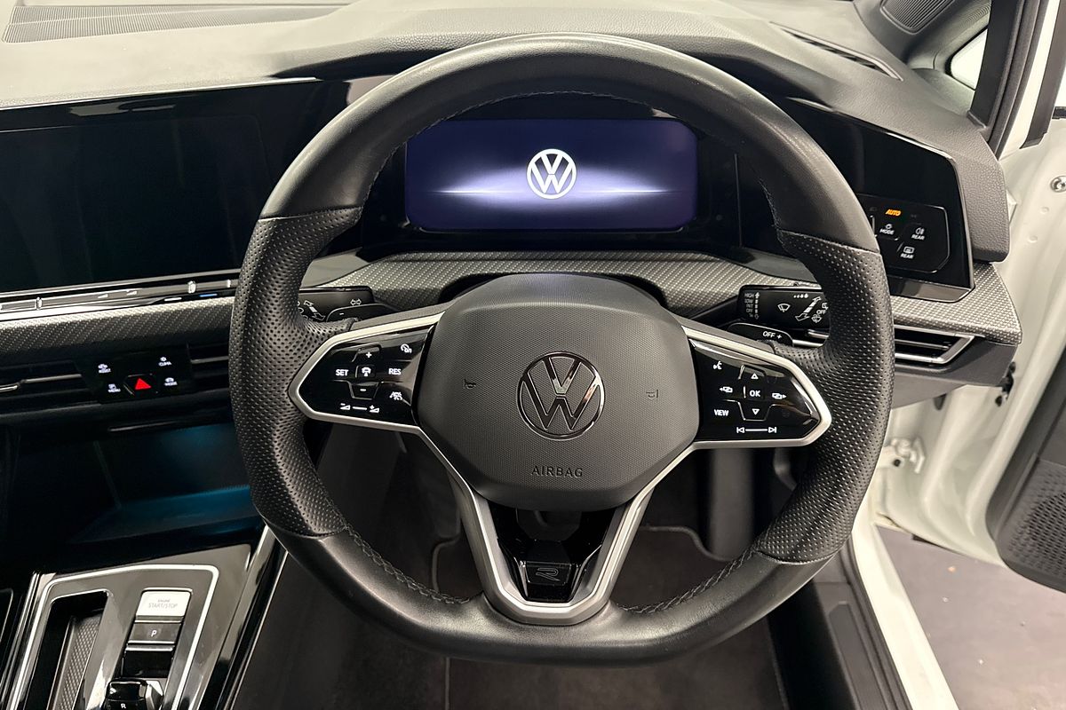 2023 Volkswagen Golf 110TSI R-Line 8