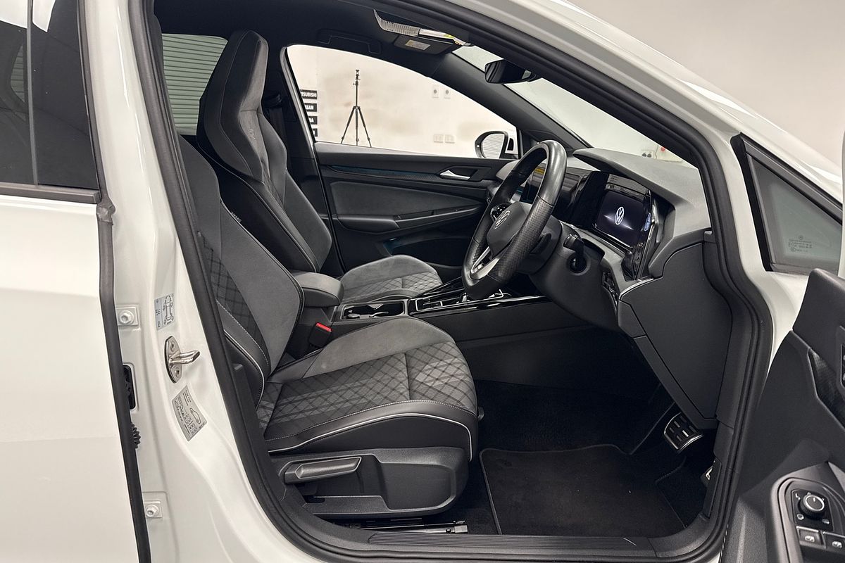 2023 Volkswagen Golf 110TSI R-Line 8
