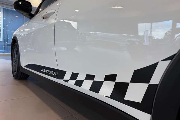 2025 Kia K4 S CL4m thumb-5