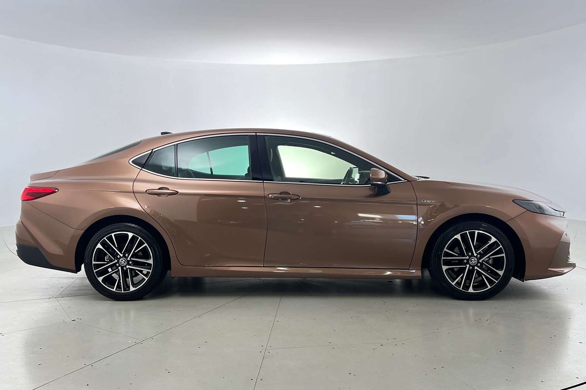 2025 Toyota Camry SL AXVH80R