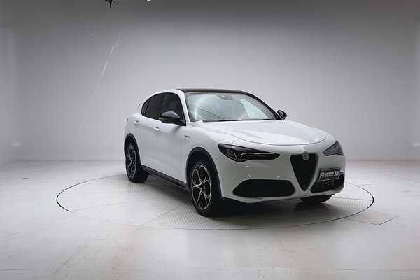 2023 Alfa Romeo Stelvio Veloce Series 4 thumb-1