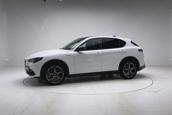 2023 Alfa Romeo Stelvio Veloce Series 4 thumb-3