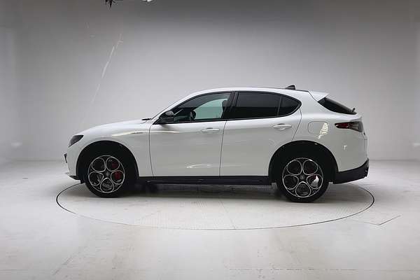 2023 Alfa Romeo Stelvio Veloce Series 4 thumb-4