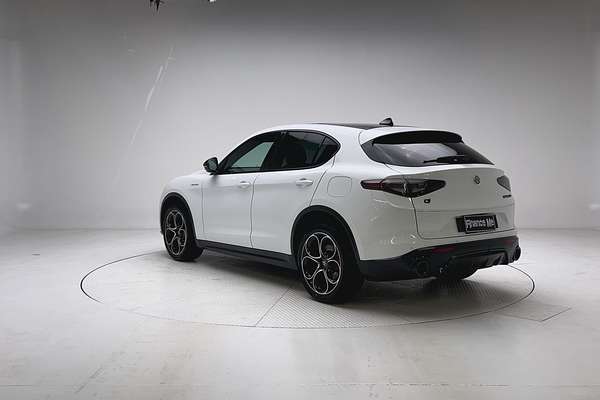 2023 Alfa Romeo Stelvio Veloce Series 4 thumb-5