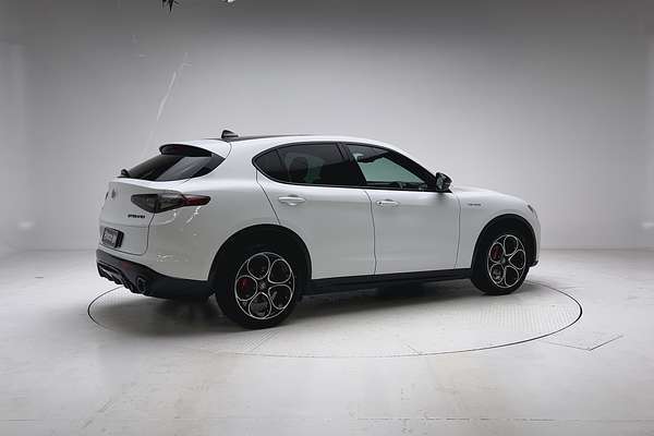 2023 Alfa Romeo Stelvio Veloce Series 4 thumb-7