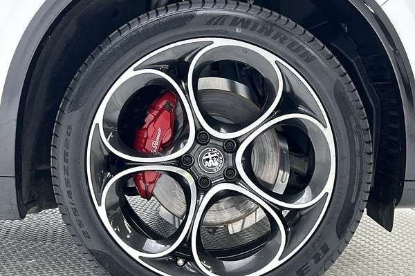 2023 Alfa Romeo Stelvio Veloce Series 4 thumb-9