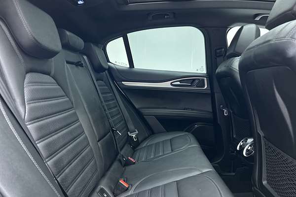 2023 Alfa Romeo Stelvio Veloce Series 4 thumb-11