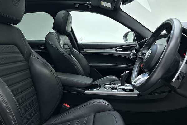 2023 Alfa Romeo Stelvio Veloce Series 4 thumb-12