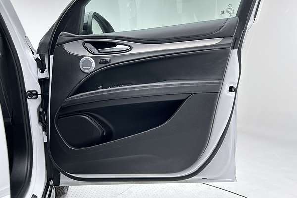 2023 Alfa Romeo Stelvio Veloce Series 4 thumb-18