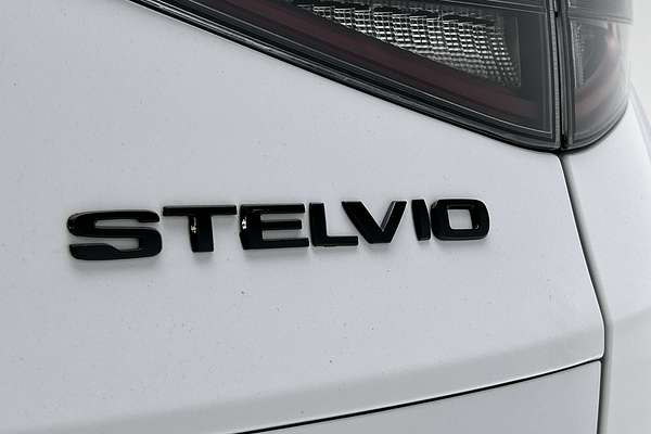 2023 Alfa Romeo Stelvio Veloce Series 4 thumb-21