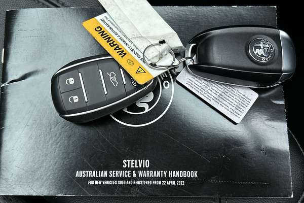 2023 Alfa Romeo Stelvio Veloce Series 4 thumb-22