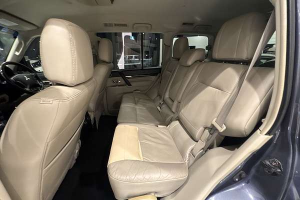 2009 Mitsubishi Pajero Exceed NT thumb-33