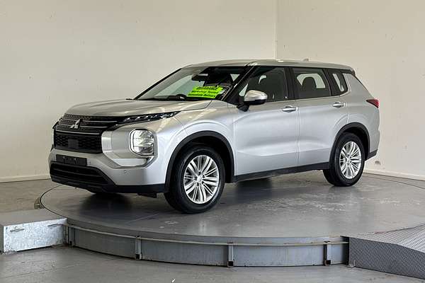 2023 Mitsubishi Outlander ES ZM