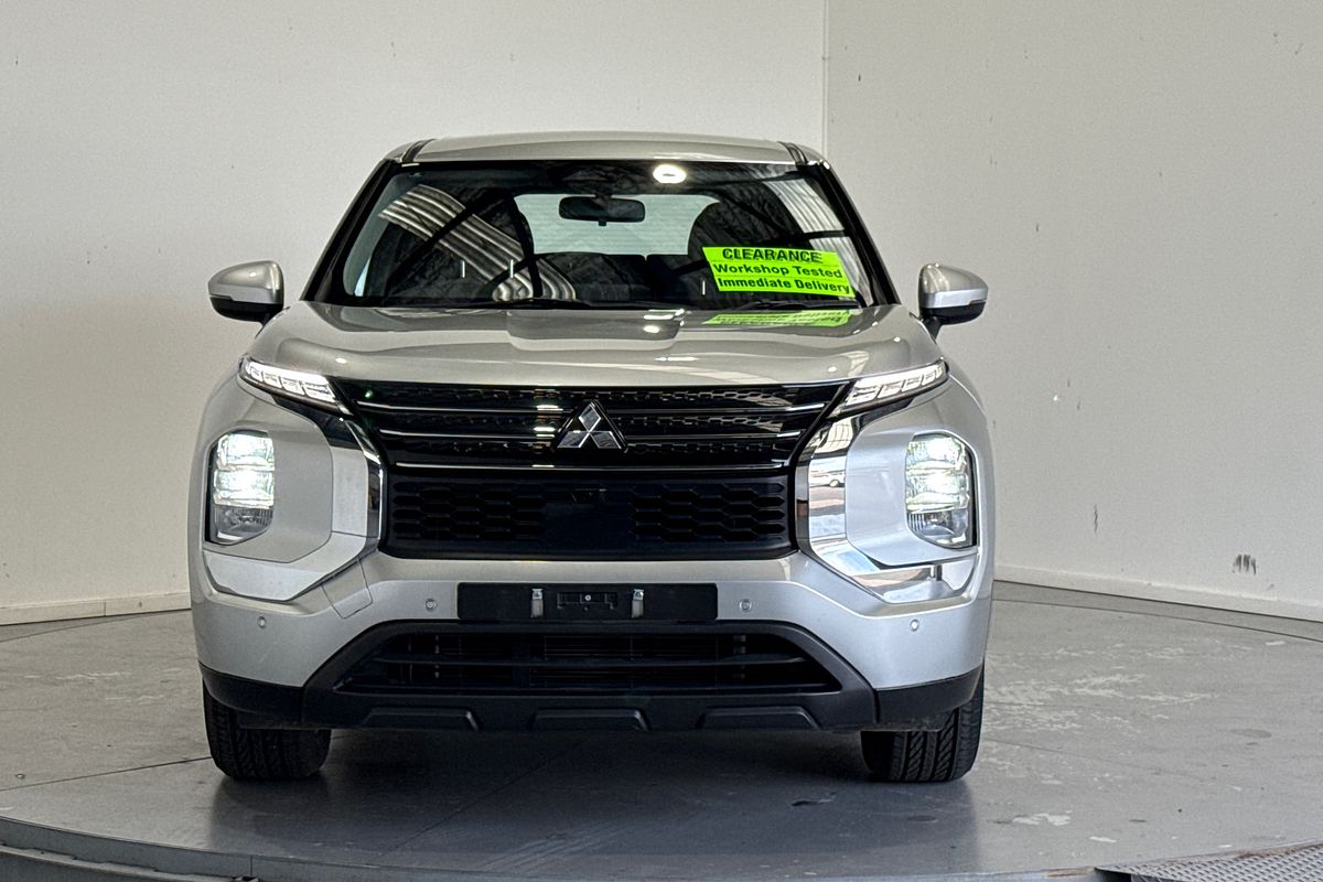 2023 Mitsubishi Outlander ES ZM