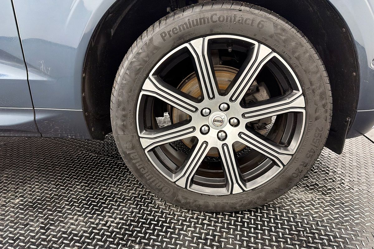 2021 Volvo XC60 B5 Momentum