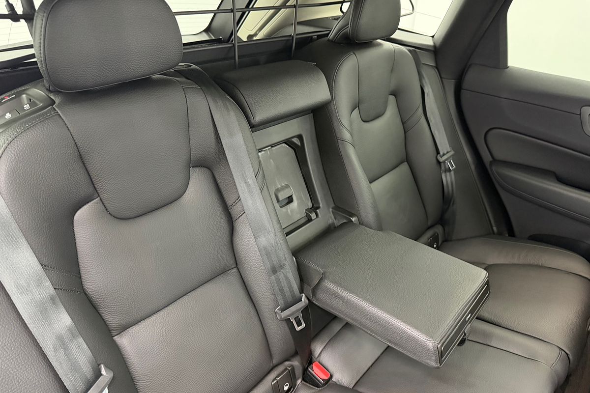 2021 Volvo XC60 B5 Momentum