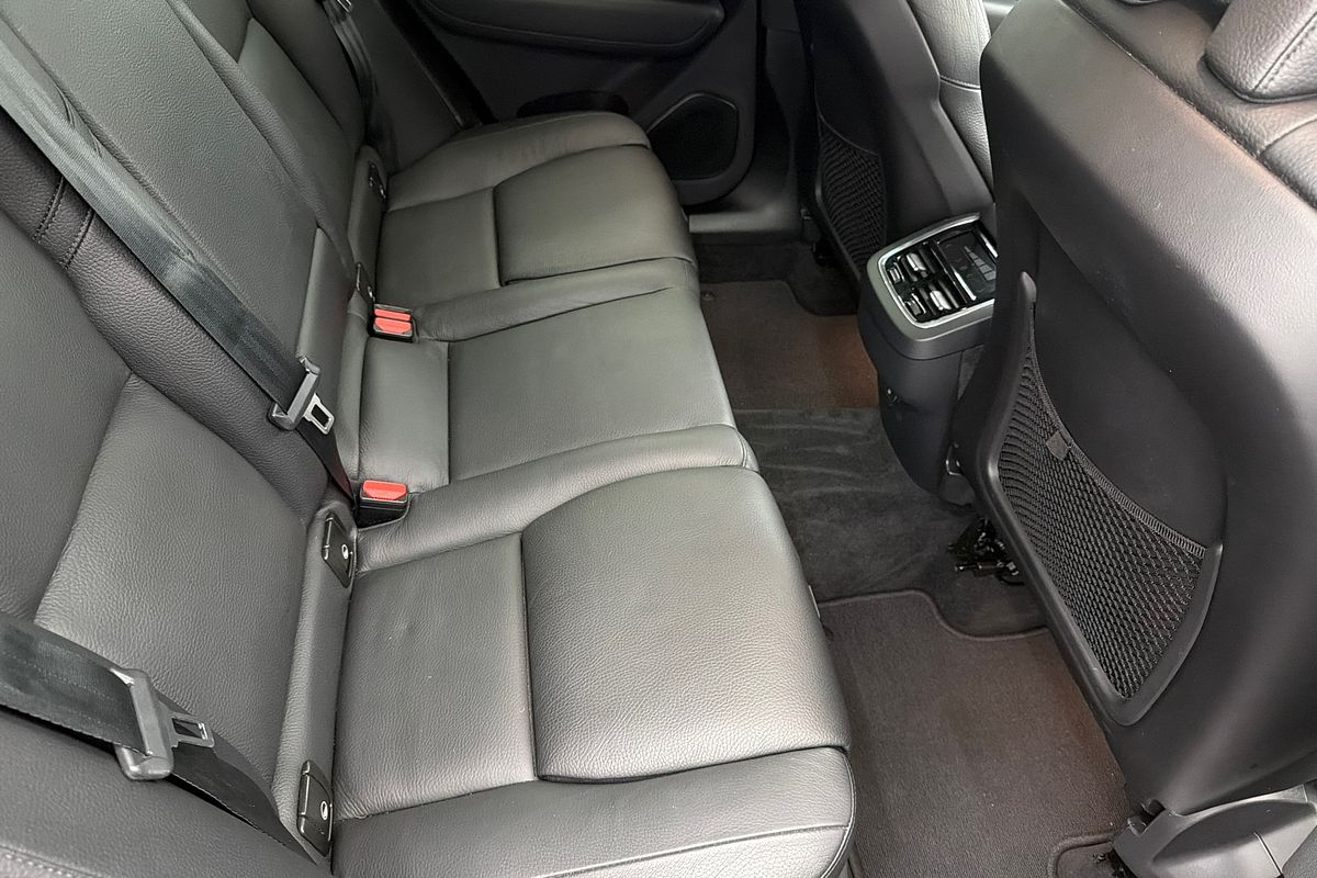 2021 Volvo XC60 B5 Momentum