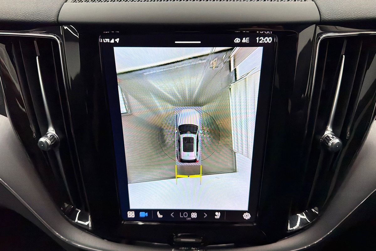 2021 Volvo XC60 B5 Momentum