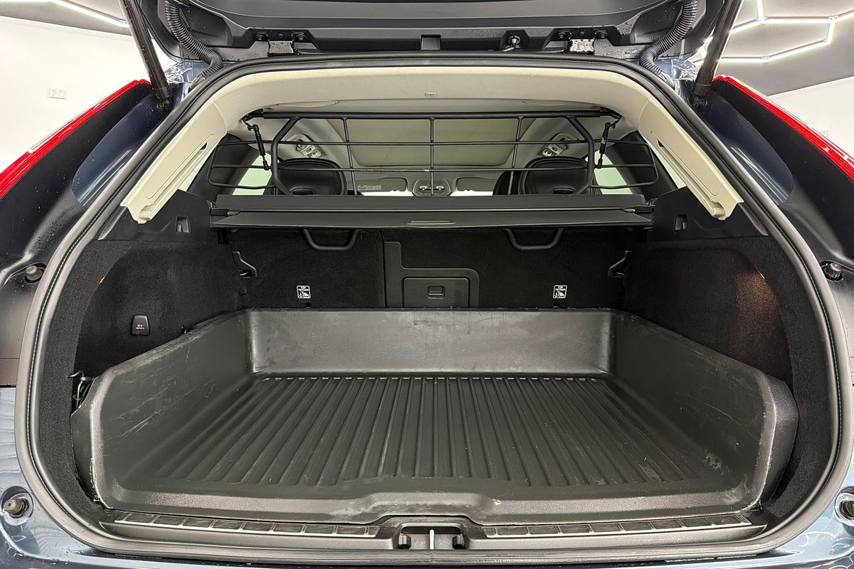 2021 Volvo XC60 B5 Momentum