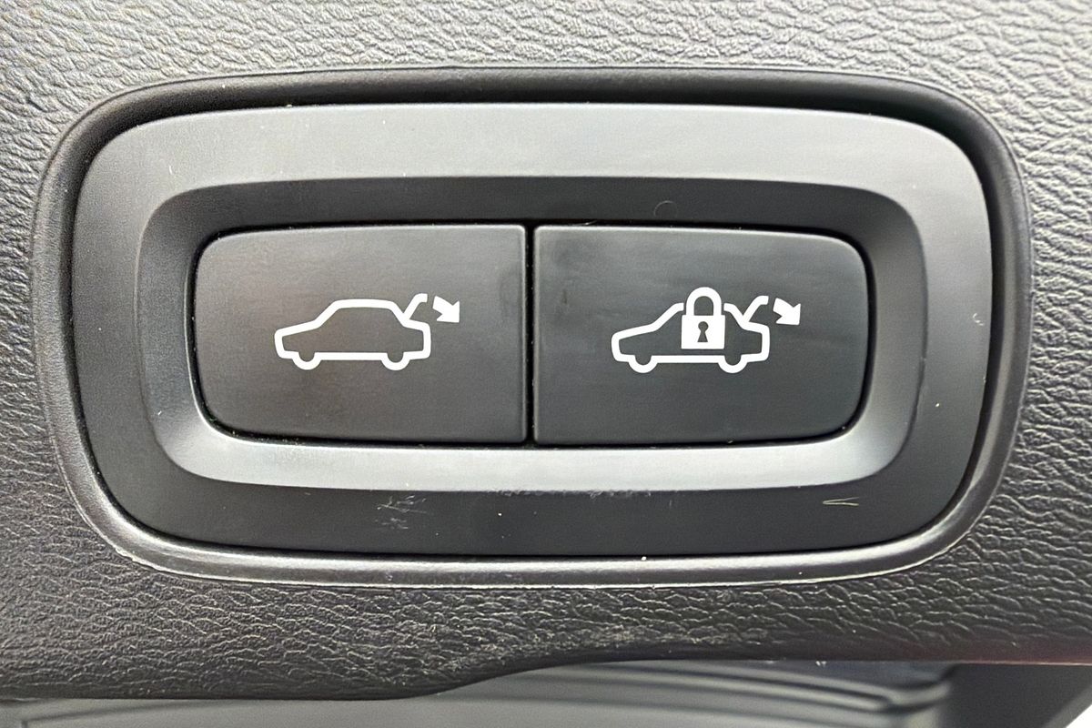 2021 Volvo XC60 B5 Momentum