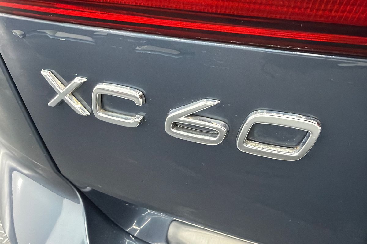 2021 Volvo XC60 B5 Momentum