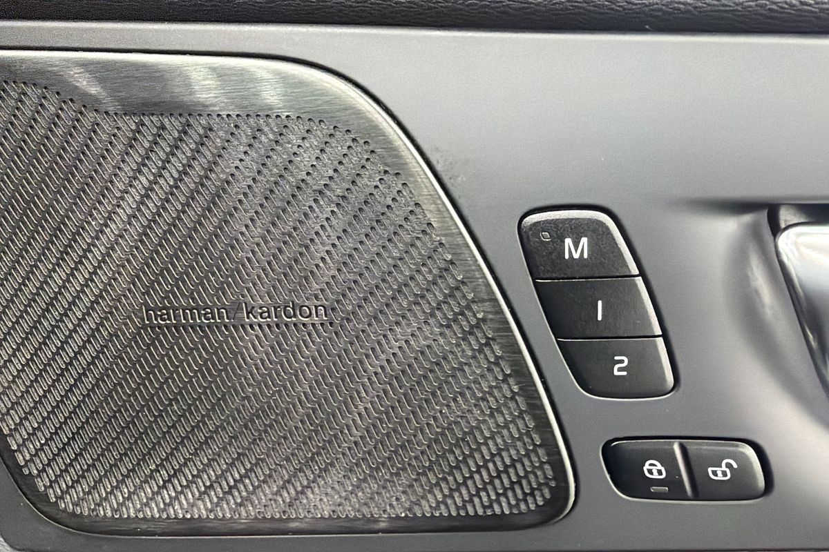2021 Volvo XC60 B5 Momentum