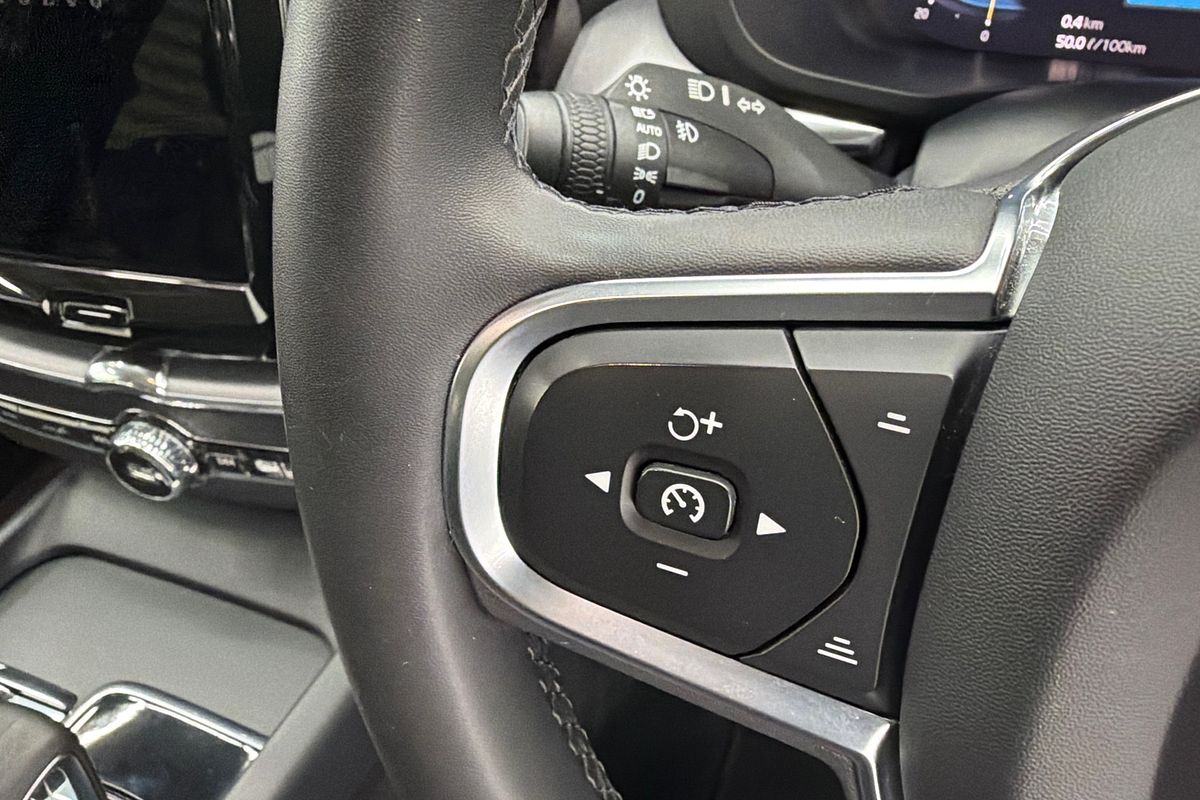 2021 Volvo XC60 B5 Momentum