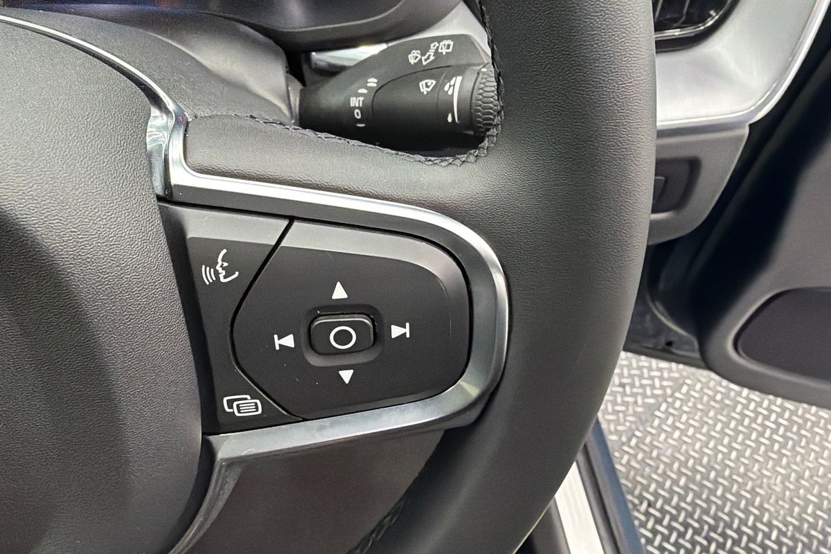 2021 Volvo XC60 B5 Momentum