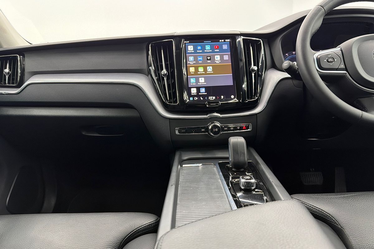 2021 Volvo XC60 B5 Momentum