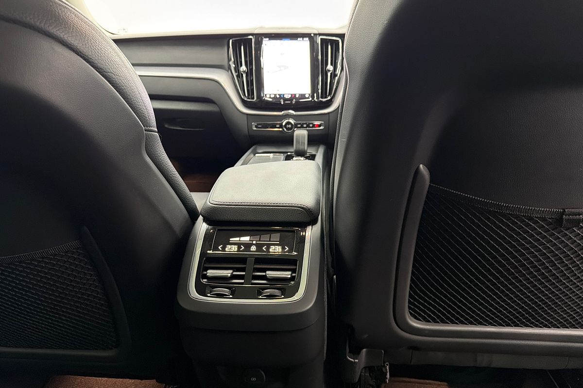 2021 Volvo XC60 B5 Momentum