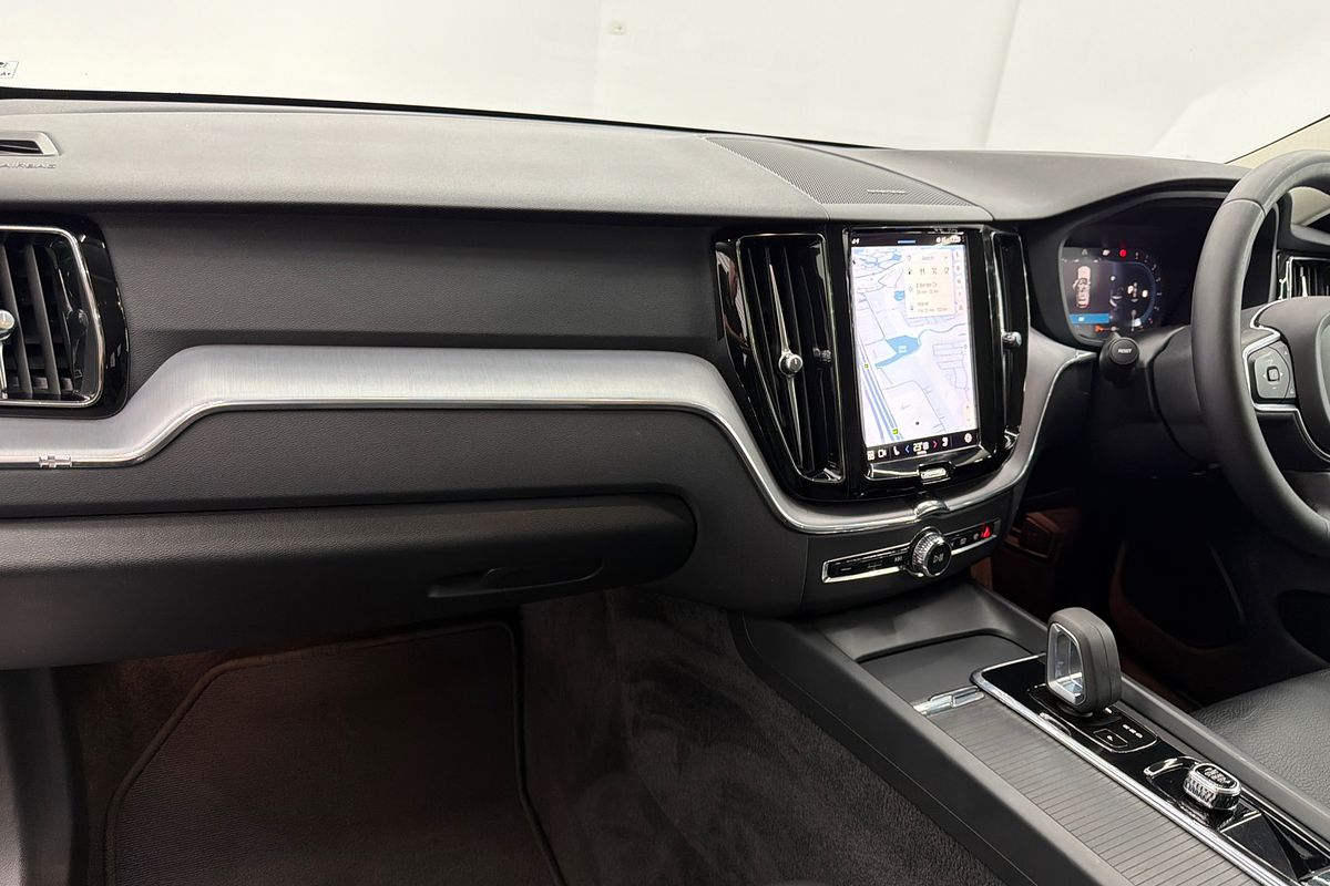 2021 Volvo XC60 B5 Momentum