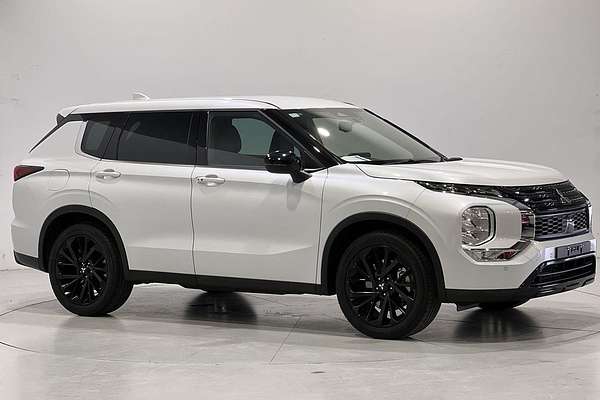 2023 Mitsubishi Outlander LS Black Edition ZM