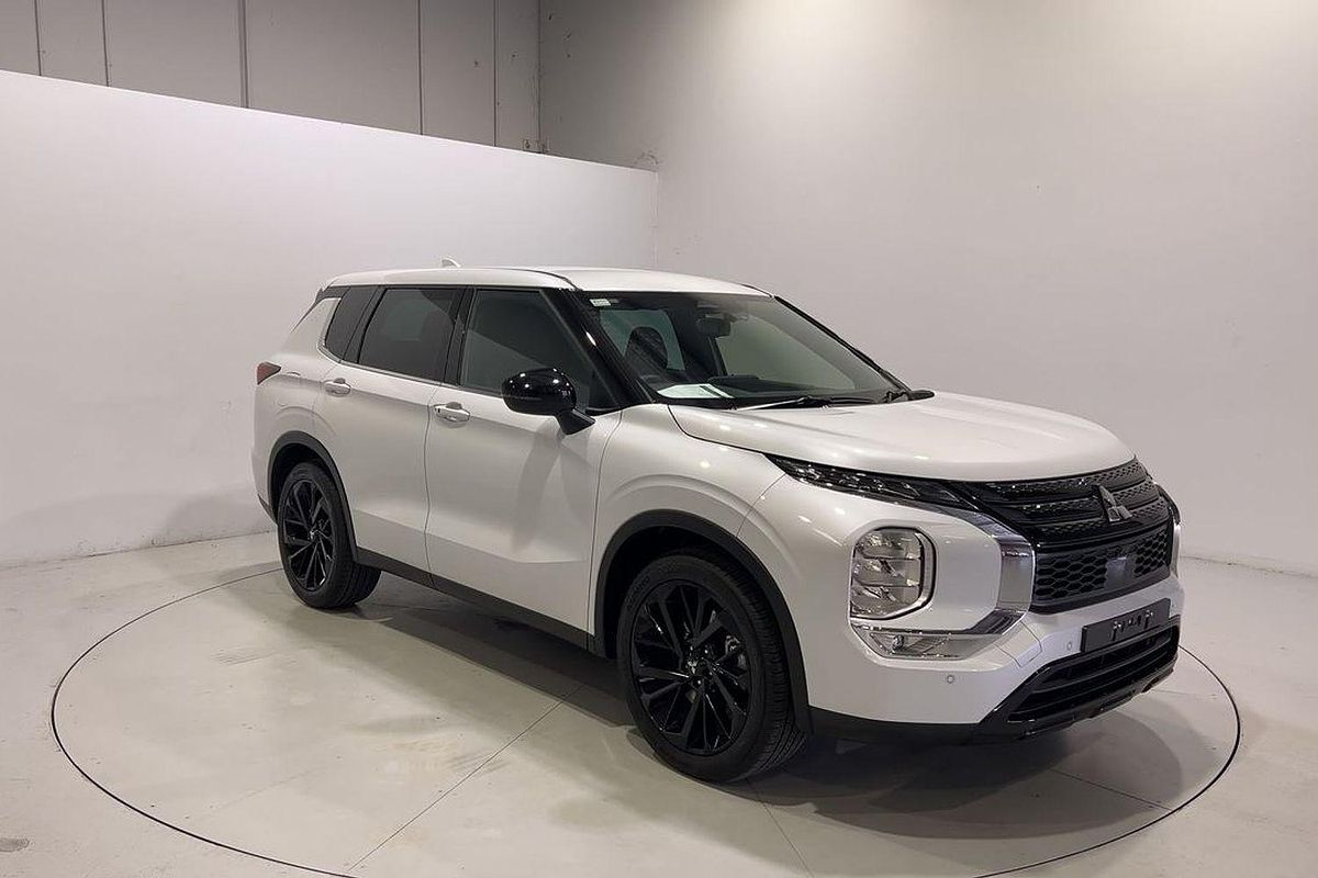 2023 Mitsubishi Outlander LS Black Edition ZM