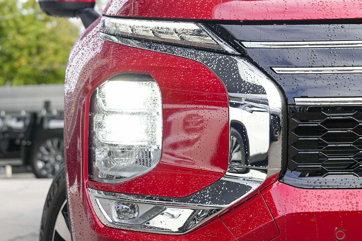 2025 Mitsubishi Outlander LS ZM