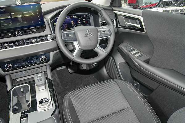 2025 Mitsubishi Outlander LS ZM thumb-16