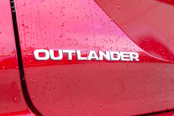 2025 Mitsubishi Outlander LS ZM thumb-18