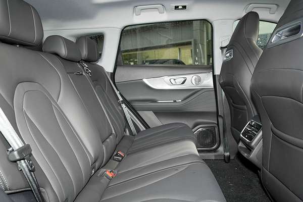 2025 Chery Tiggo 7 Super Hybrid Ultimate T32 thumb-8