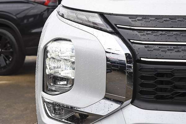 2024 Mitsubishi Outlander PHEV Exceed ZM thumb-1