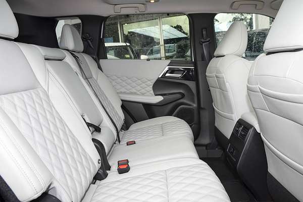 2024 Mitsubishi Outlander PHEV Exceed ZM thumb-8