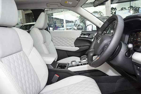 2024 Mitsubishi Outlander PHEV Exceed ZM thumb-9