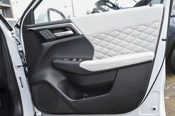 2024 Mitsubishi Outlander PHEV Exceed ZM thumb-16